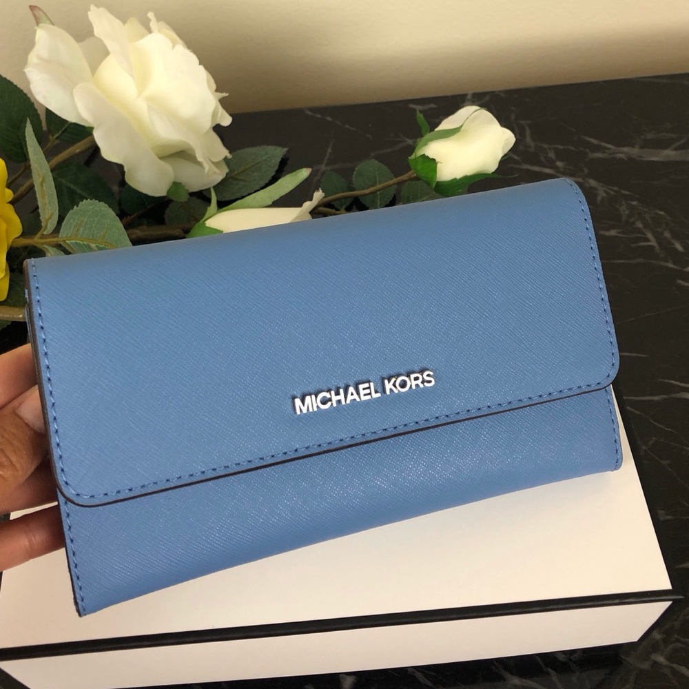 🌸Michael Kors trifold wallet French blue☘️ - Picture 1 of 7